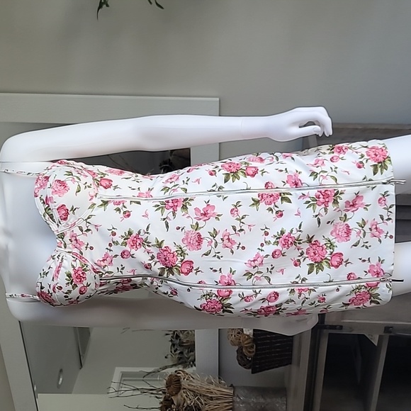 Dress - Picture 4 of 4